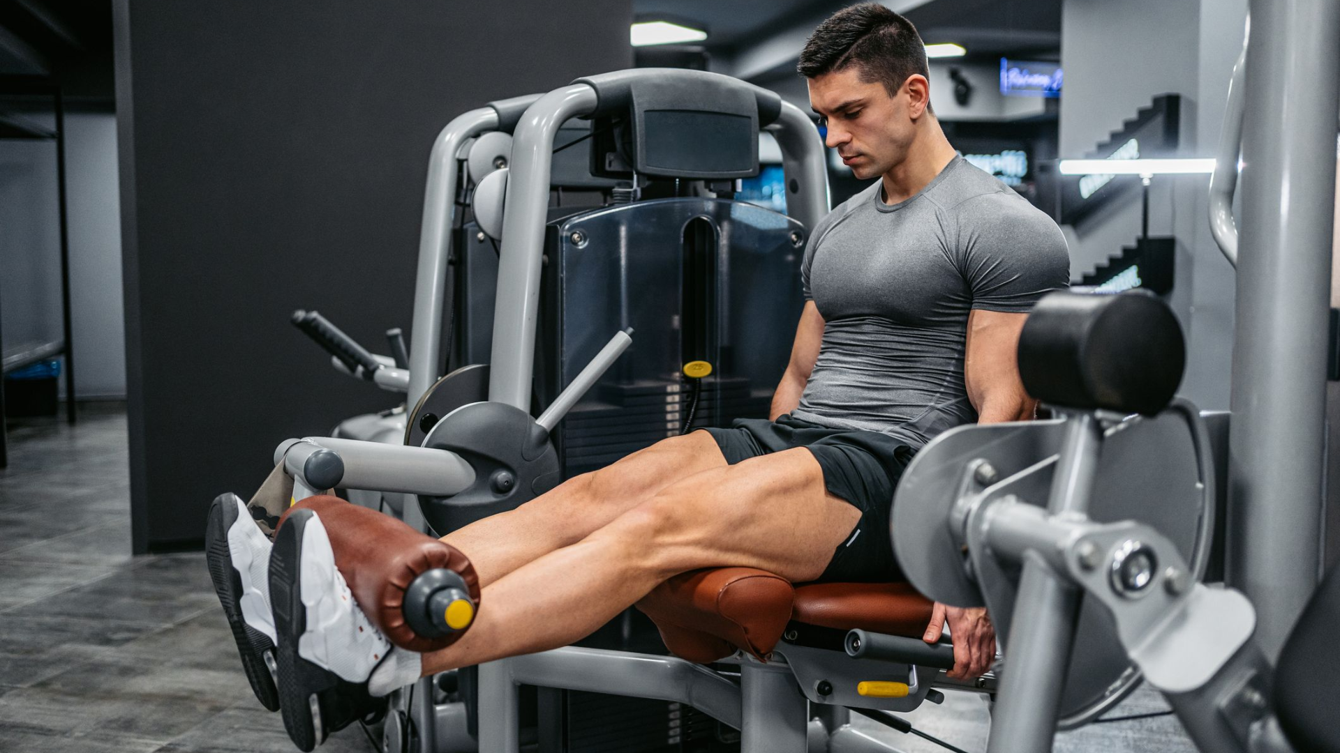 eccentric leg extension