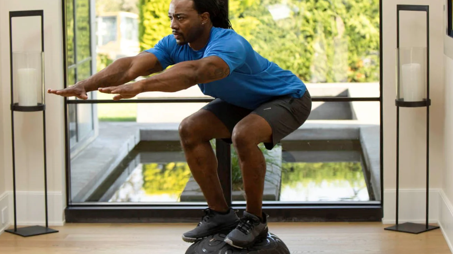 squat with balanced focus